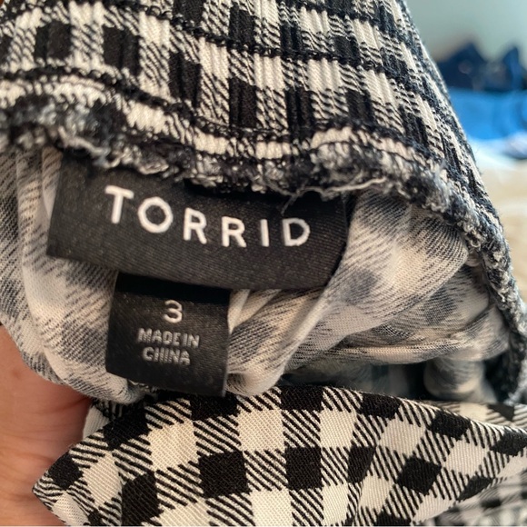 Two piece set Torrid black and white plaid cropped top and wide crop pants 3 - Picture 2 of 8